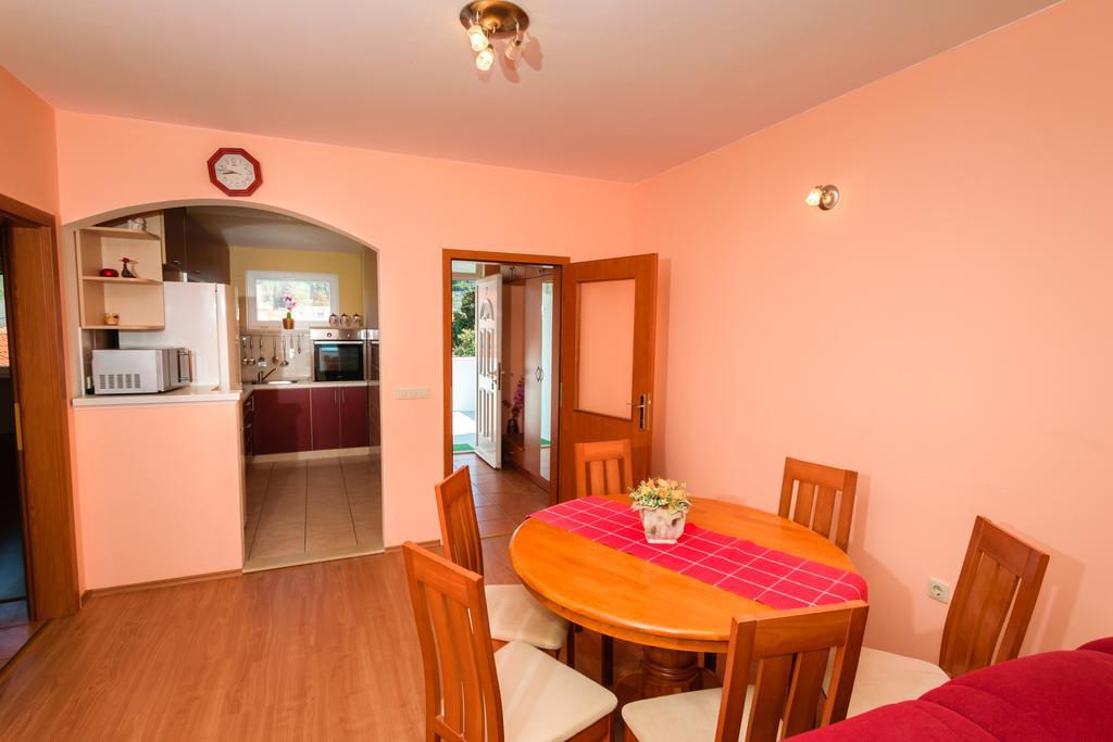 Apartments Galeb Блаце Екстериор снимка