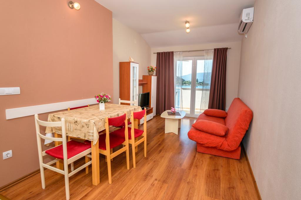 Apartments Galeb Блаце Екстериор снимка
