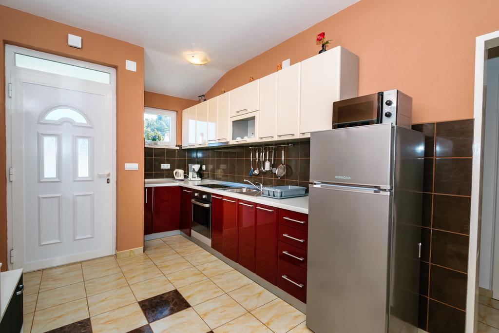 Apartments Galeb Блаце Екстериор снимка
