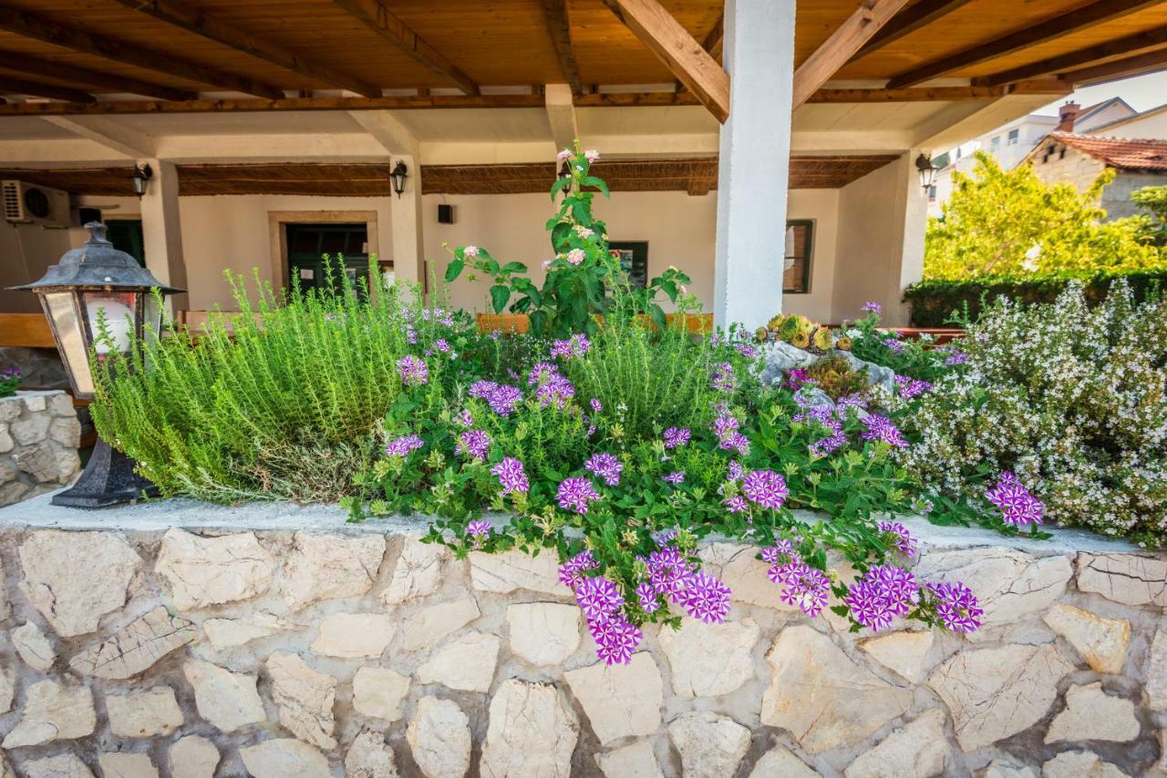 Apartments Galeb Блаце Екстериор снимка
