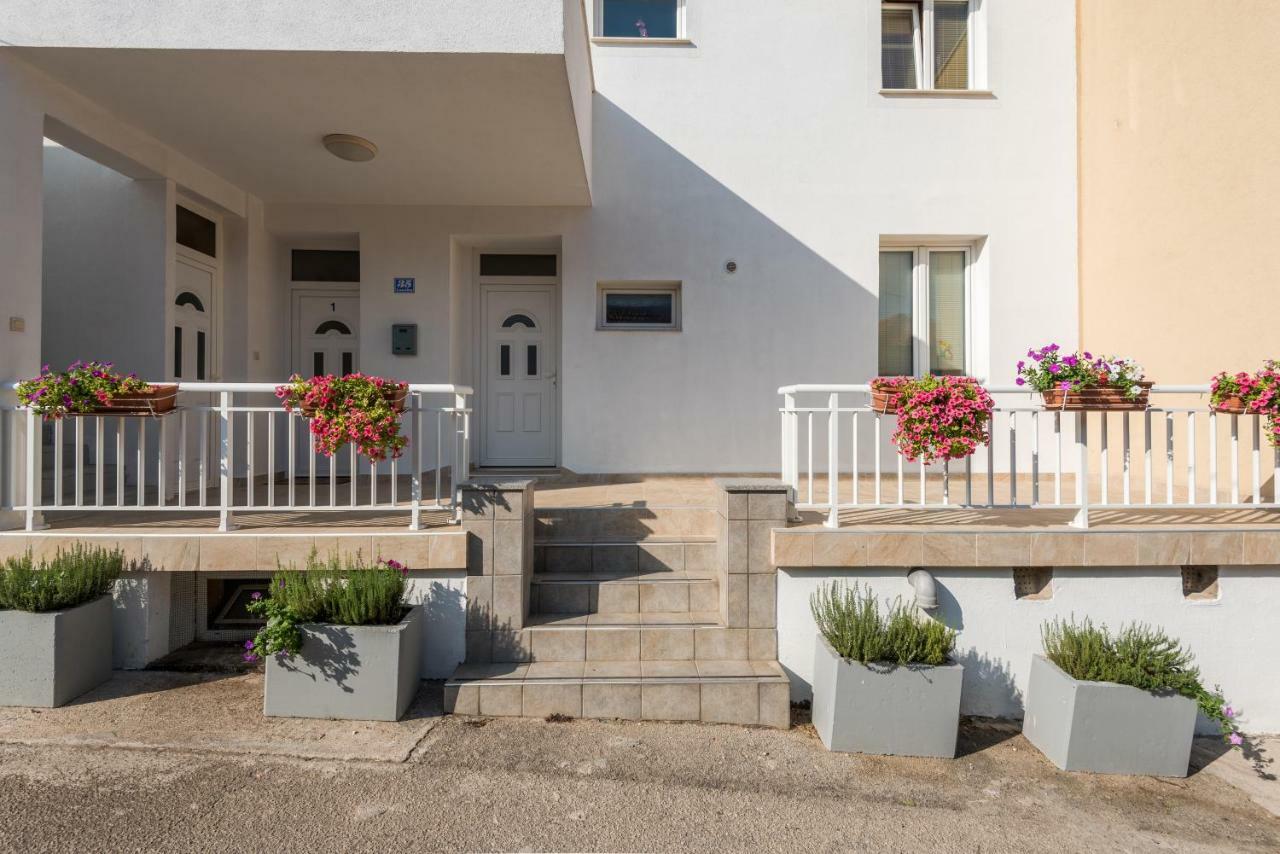 Apartments Galeb Блаце Екстериор снимка