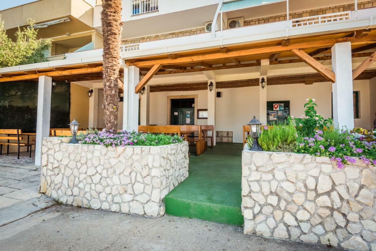 Apartments Galeb Блаце Екстериор снимка