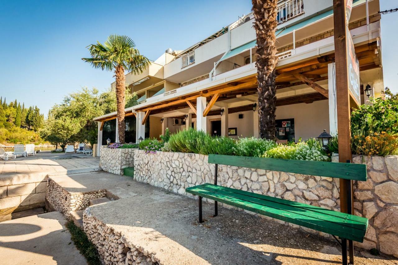 Apartments Galeb Блаце Екстериор снимка
